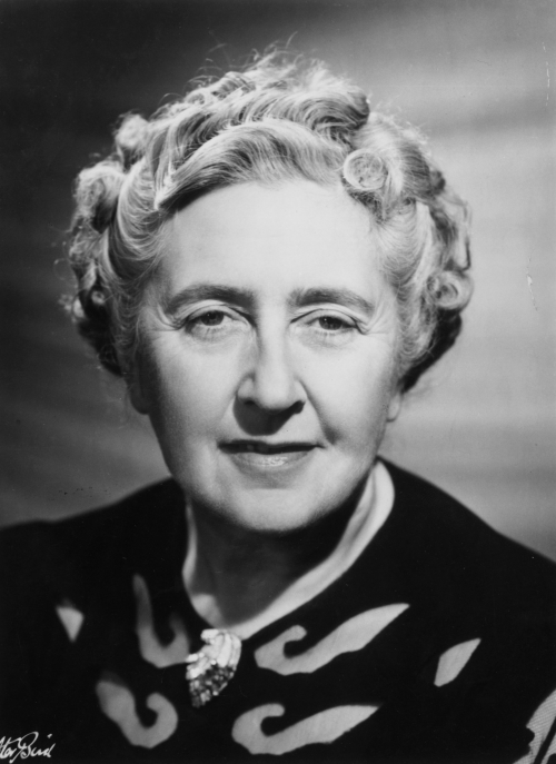 AGATHA CHRISTIE